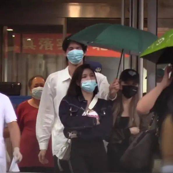 成功|周扬青相亲成功？与小6岁陈瑞丰低调撒糖，两人私下约会甜蜜用餐