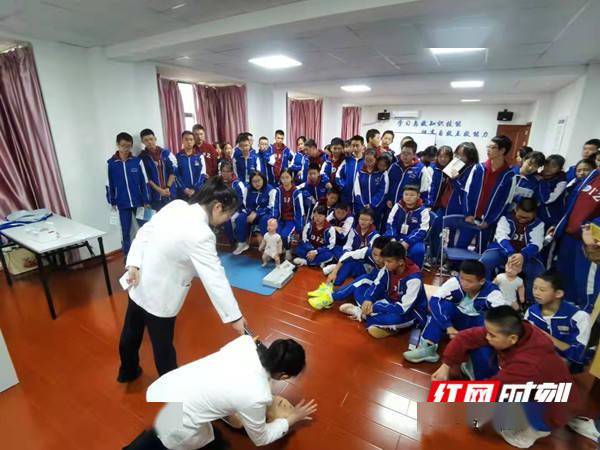 技能|组图丨“救”在身边 长沙这些同学进行急救培训学习