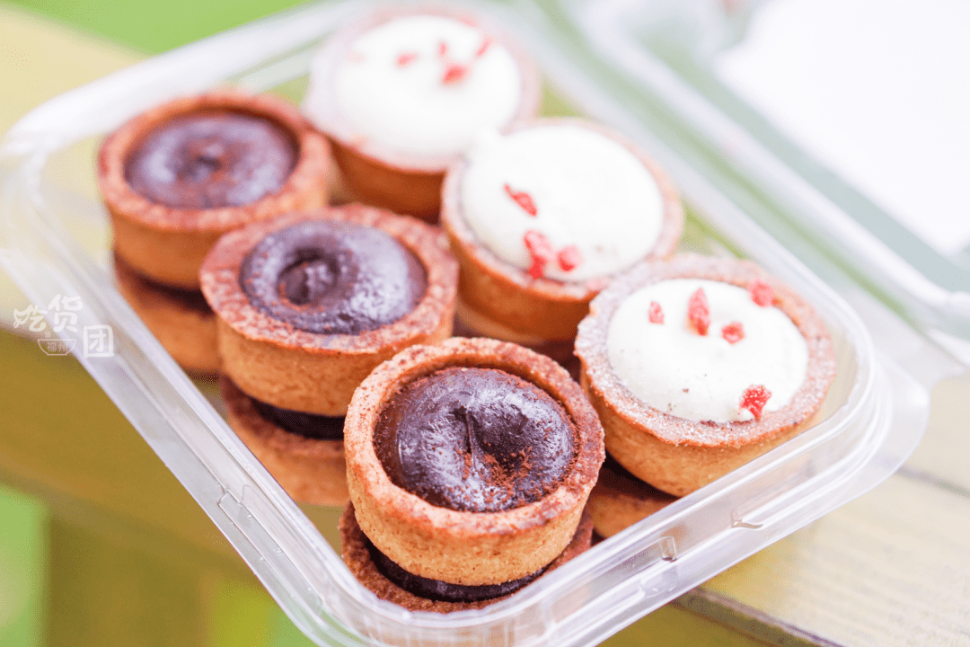 没有抵抗力,巧克力和酸奶两种口味的双拼,一下子就抓住了嗜甜星人的心