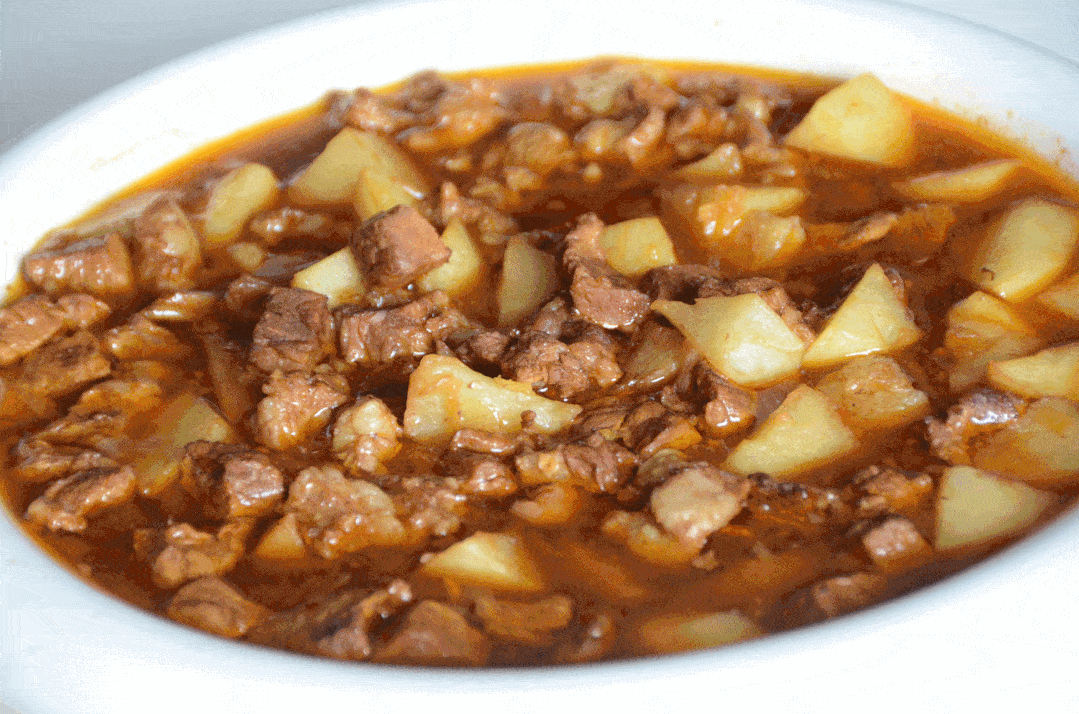 土豆烧牛肉香酥鸡翅根醋 溜西葫芦红豆米饭西红柿鸡蛋汤end返回搜狐