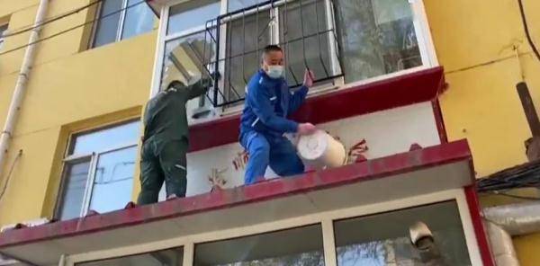 姚宇|紧急！哈尔滨120急救人员爬上阳台，破窗而入！遗憾的是......