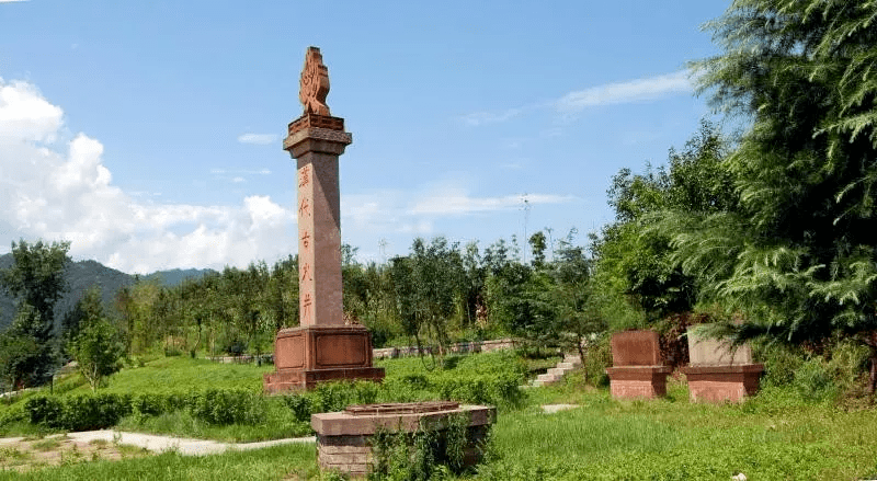 火井镇位于邛崃西部,距市区三十多公里,紧邻天台山国家森林公园,小镇