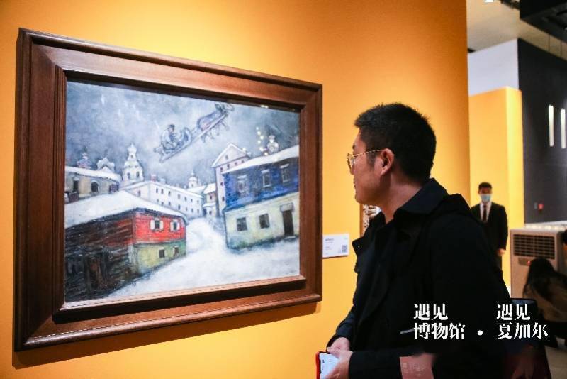 色彩|纯真、斑斓又诗意！在CBD遇见夏加尔和他的“漂浮的情侣”