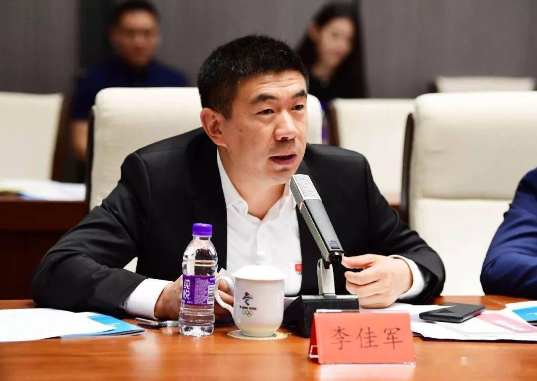 李佳军担任冬奥火炬传递中国第一棒火炬手把火种从雅典带回祖国