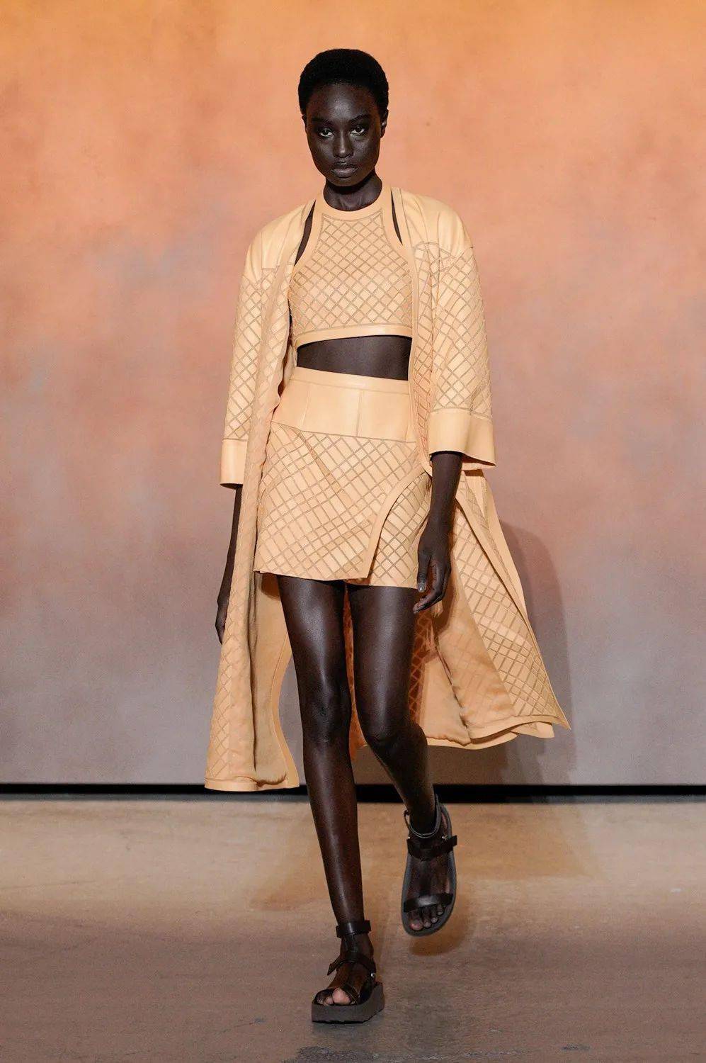 公众 把太阳光的颜色穿在身上!HERMèS(爱马仕)2022春夏全新系列发布