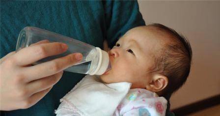 几个月会自己喝水 4c7e538de8f64e1fa6a00401e28934df.jpeg