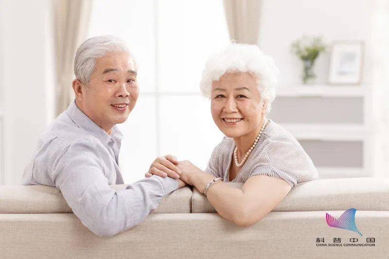 头发|年纪轻轻就长白头发是肾不好？拔一根长十根？今天终于知道答案了