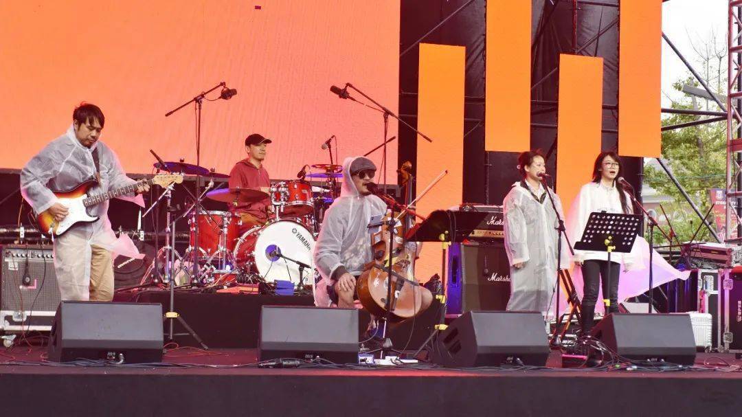 文化音乐节"与徐泾镇"乐寻时尚"的生活格调相得益彰,与夏都小镇"涂鸦