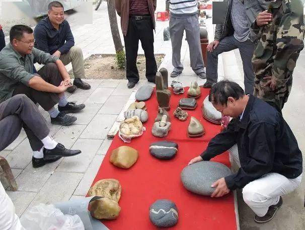 别眼红别人奇石卖的又快价又高,看完此贴就明白了.
