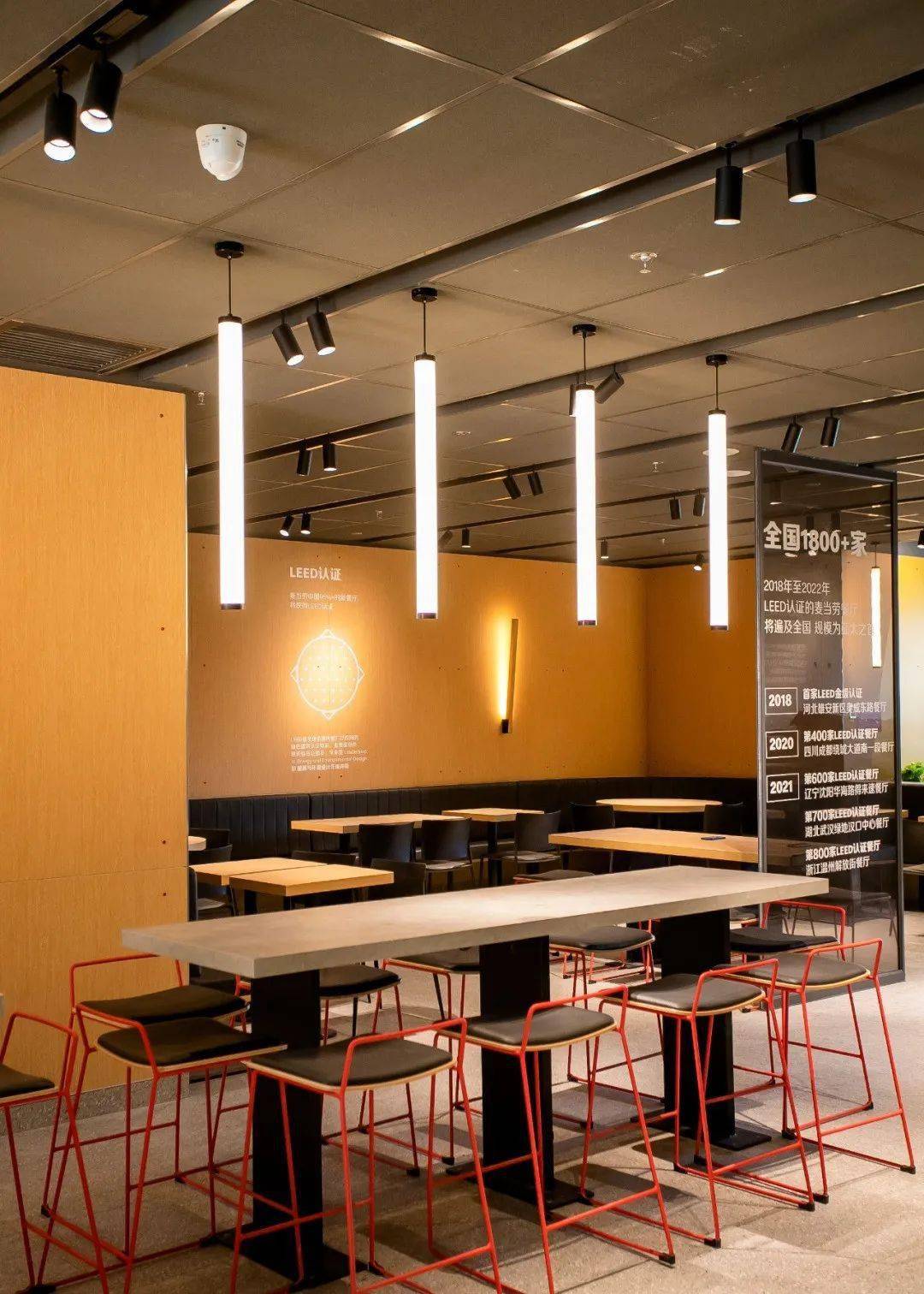 真绿了星巴克全球首家向绿工坊开业低碳型餐饮或将成为新趋势