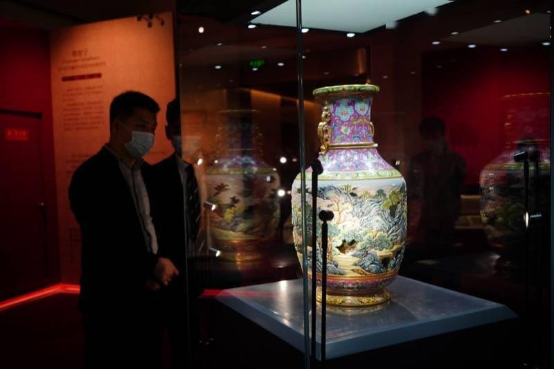 文明|从郎世宁油画、西洋钟表看清代中西方文明的互动