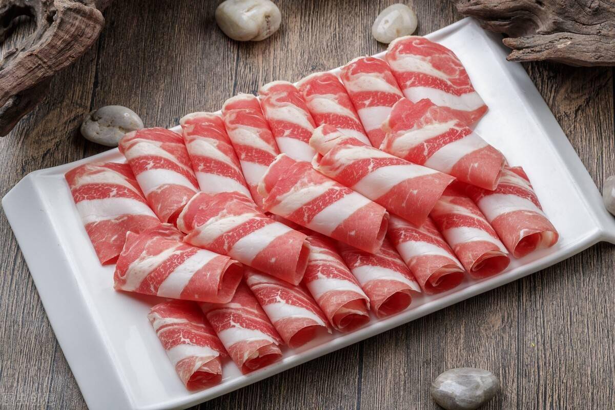 第三点:看煮熟之后的肉片,如果是肉卷越煮越紧实