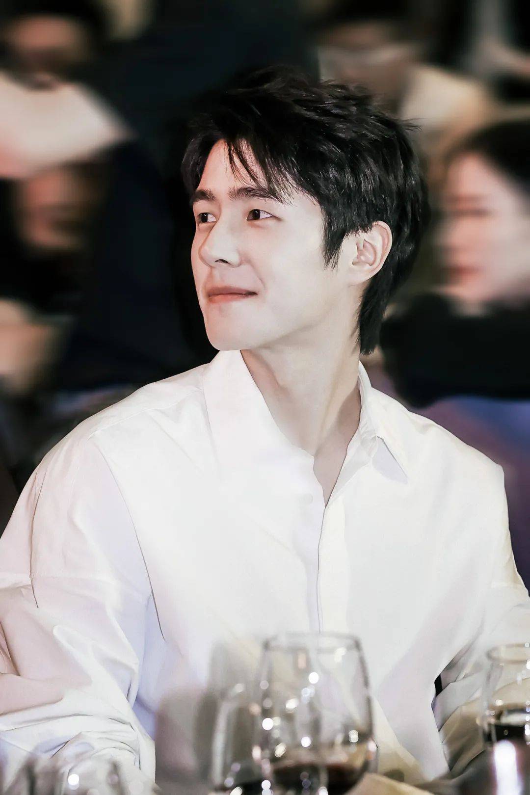 推广|| 17岁爆红,火了7年,这个"国民初恋"靠的不止是颜值_刘昊