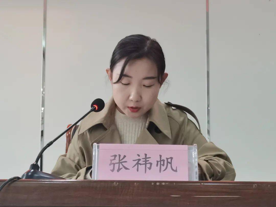 的通知,县少先队总辅导员张照华宣读《关于做好县级少工委换届工