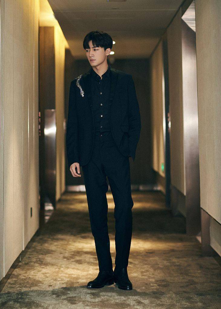 上海 一周潮男快拍：蔡徐坤绅士儒雅 张艺兴高档帅气