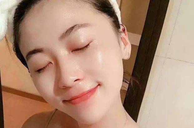 现实眼里写满故事,脸上不见风霜,现实吗?