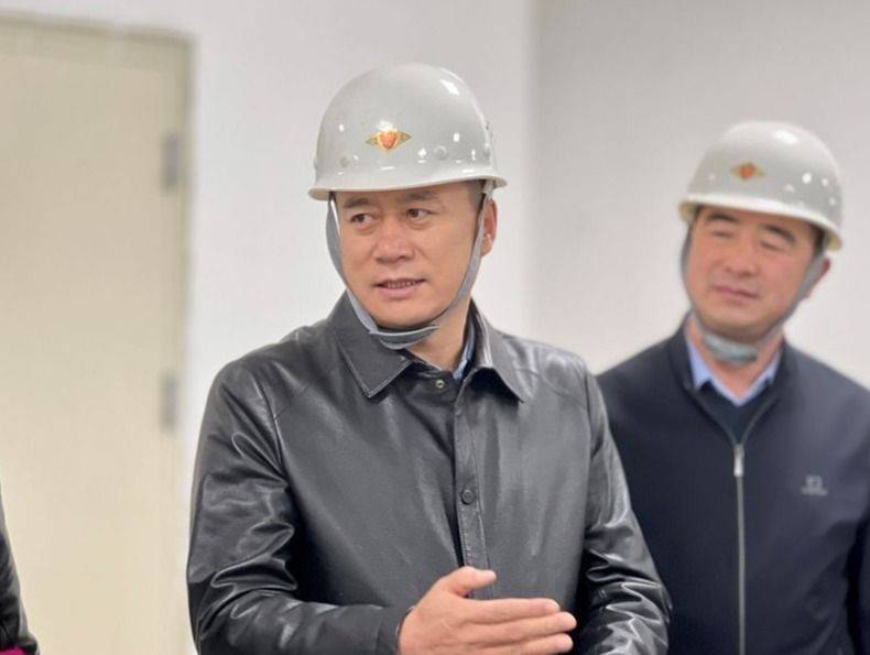 李应伟先后到老市区化工工业园,玉门东建材化工工业园