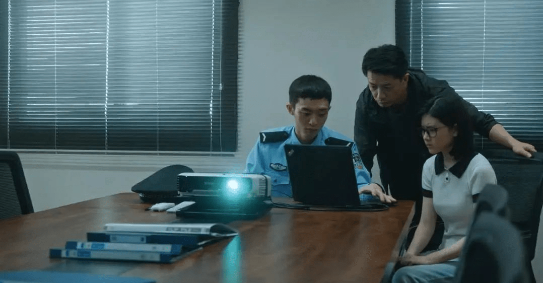 警方|为了不让观众猜到凶手，《八角亭谜雾》下狠手，暗示镜头一刀切