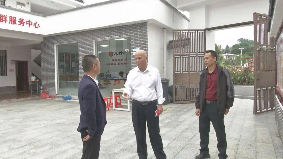 调研中,连辉标通过走访村委会,派出所,社区和综治中心等地进行实地