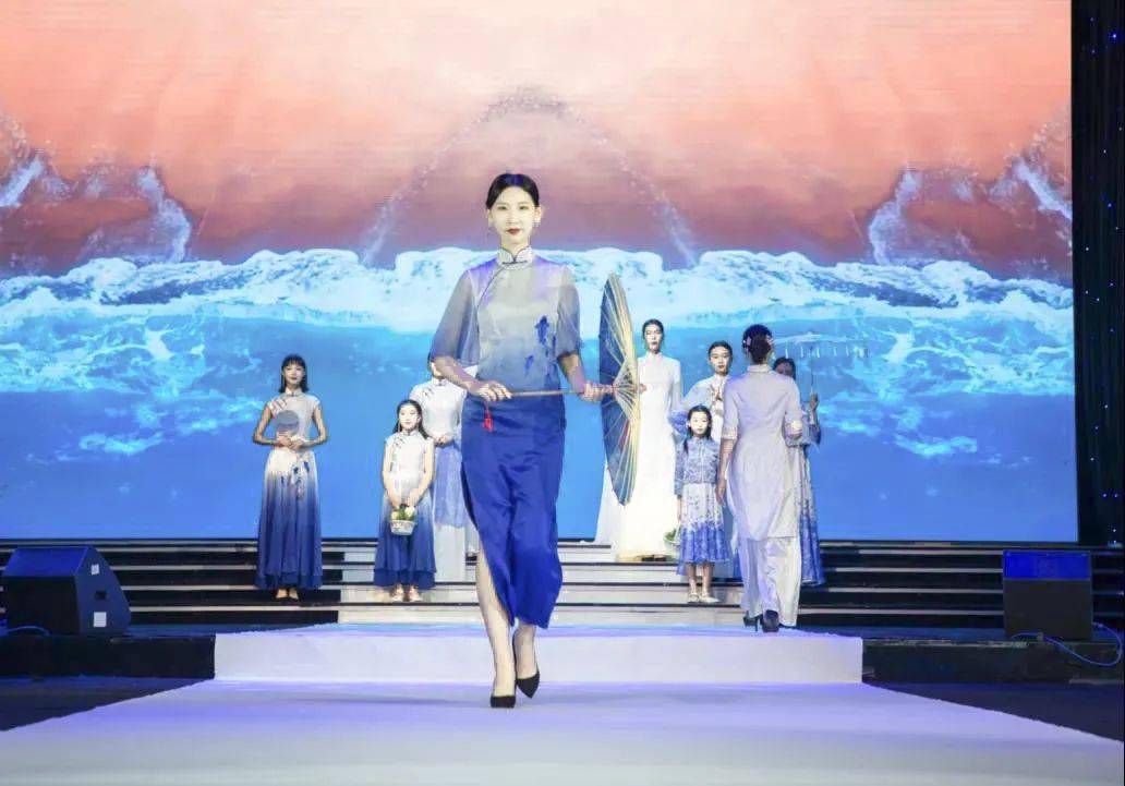 把大海穿在身上迪尚蓝色畅想海洋主题服装秀精彩上演