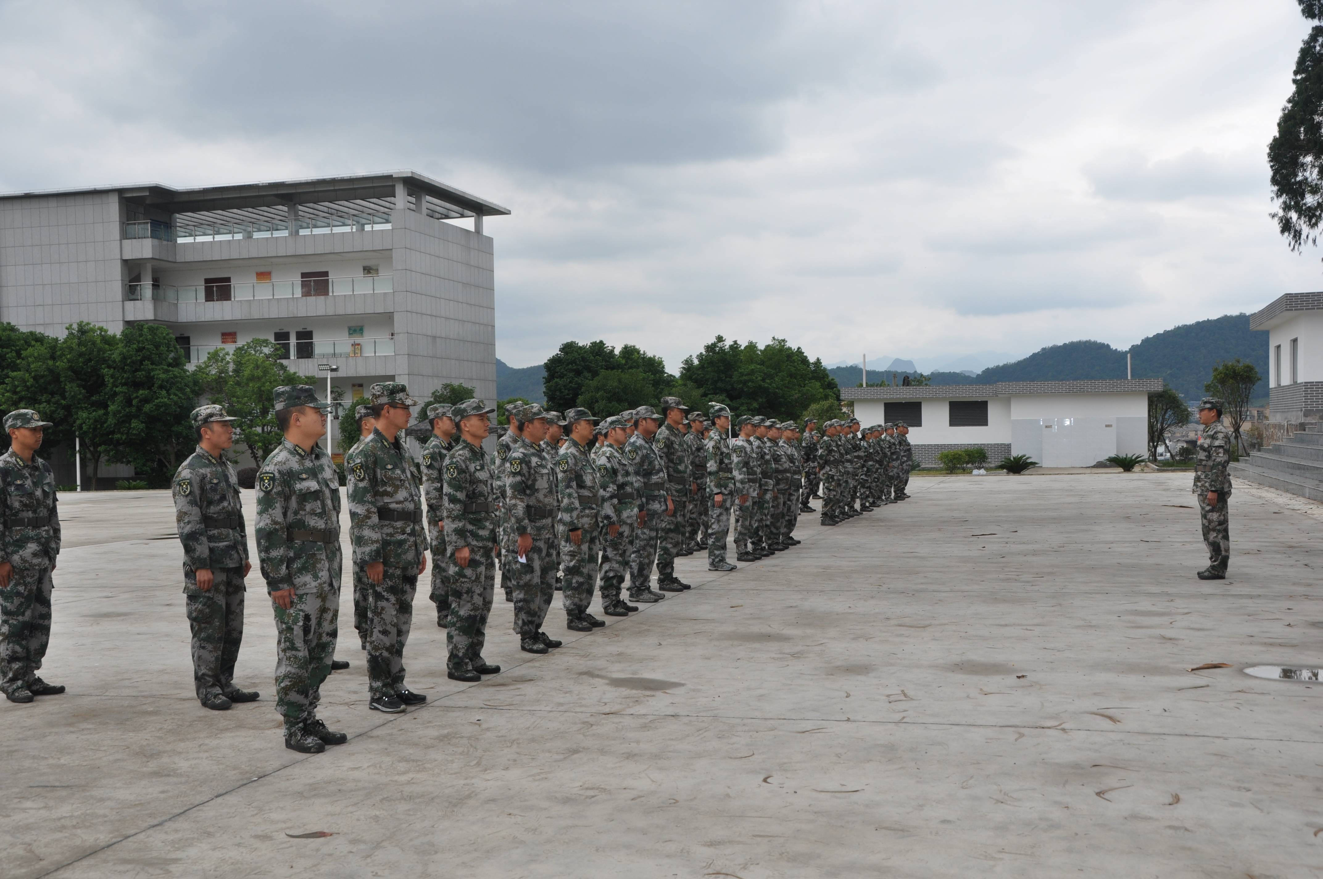 兴义市人武部抓牢民兵军事训练持续掀起训练热潮备战考核