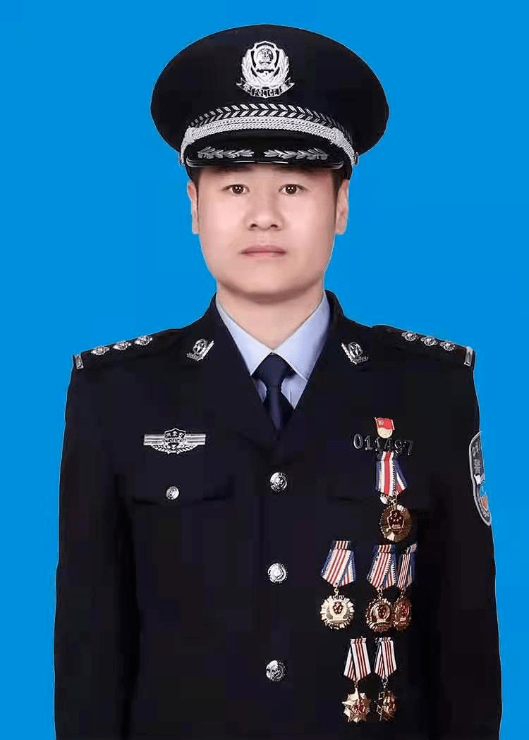 【英模教育】李山尊:不辜负头顶上闪耀的警徽