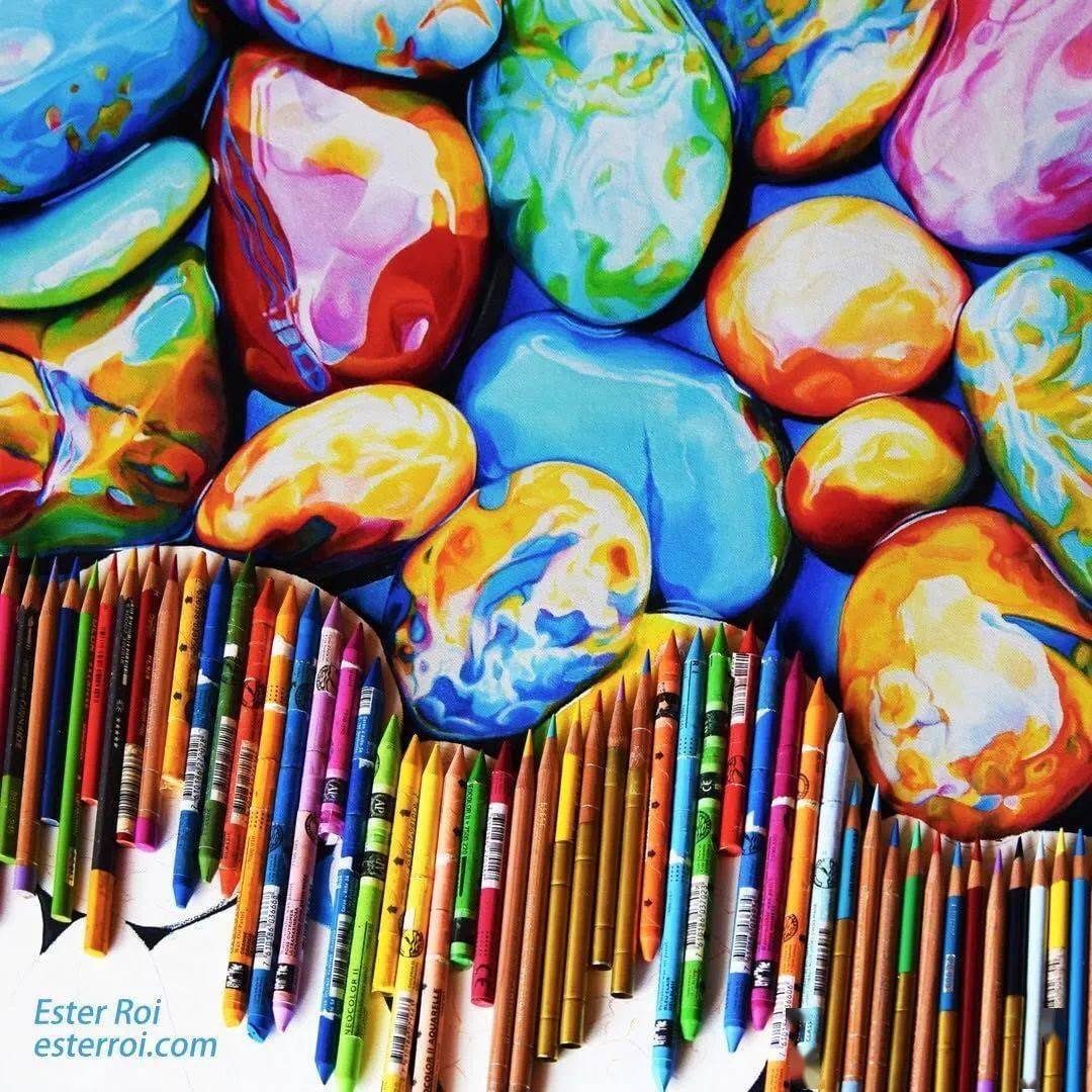 她爱石头爱到发狂,笔下的彩铅鹅卵石色彩鲜亮,逼真至极!