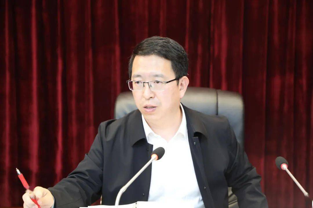 区委副书记,区长路军强在会上也就相关工作向与会人员提出了具体要求.