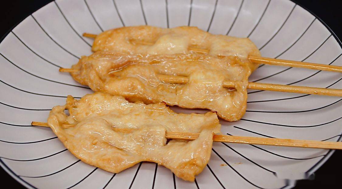 鸡胸肉片成大薄片扔进锅里瞬间变美食家人都夸好吃真解馋