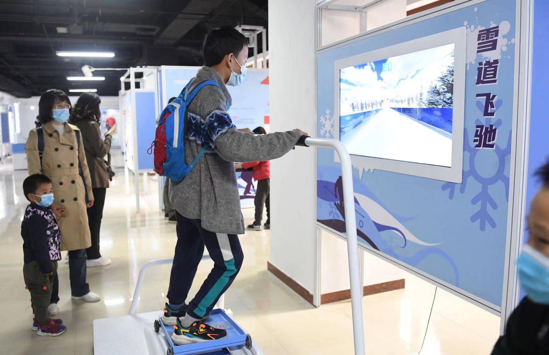 中国流动科技馆“燃冰逐梦”主题巡展启动