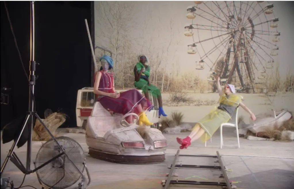 设计 Maison Margiela 2022 春夏系列 带你进入 “时尚鬼才”John Galliano的幻想世界