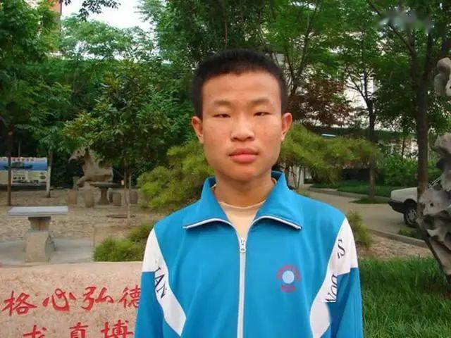 形象|北大“韦神”再现，精神面貌焕然一新，路人调侃：秒变男神！