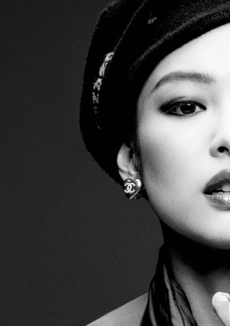 冬日 金智妮拍摄香奈儿CHANEL COCO NEIGE高级成衣广告