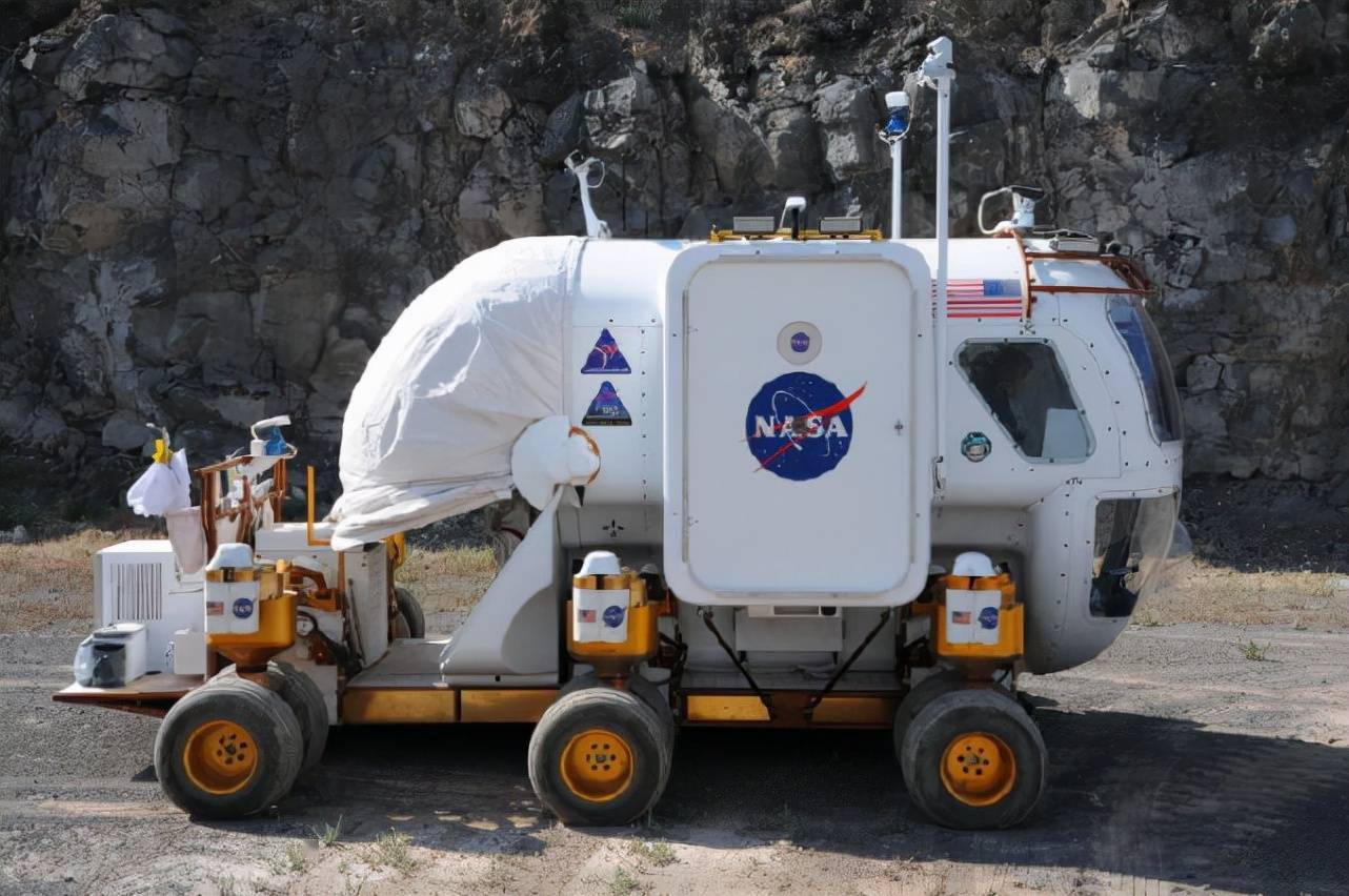 美国新型月球车好呆萌全轮转向抢车位一级棒可惜飞不上月球