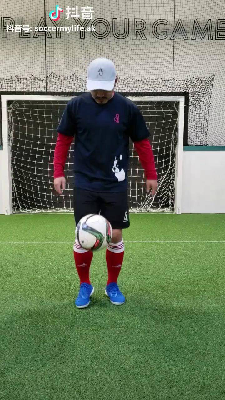 双脚颠球ak哥街头足球教学还有更多实战过人和技巧球感动作教学哦足球