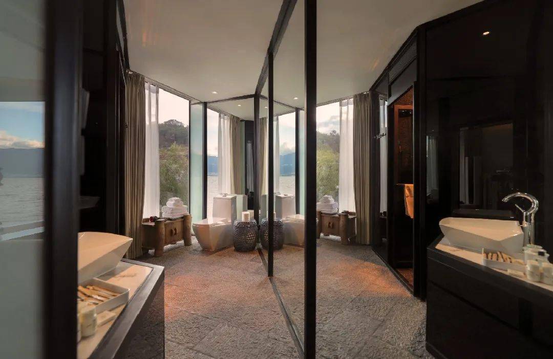 大理青朴酒店渔舟唱晚暮色听风如一副诗意的画卷述说着渔村沧海桑田的