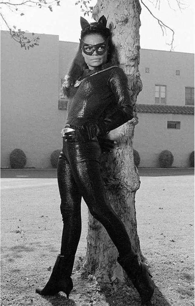 安妮·|小皮鞭+高跟鞋，8代真人版猫女，新《蝙蝠侠》猫女形象如何？