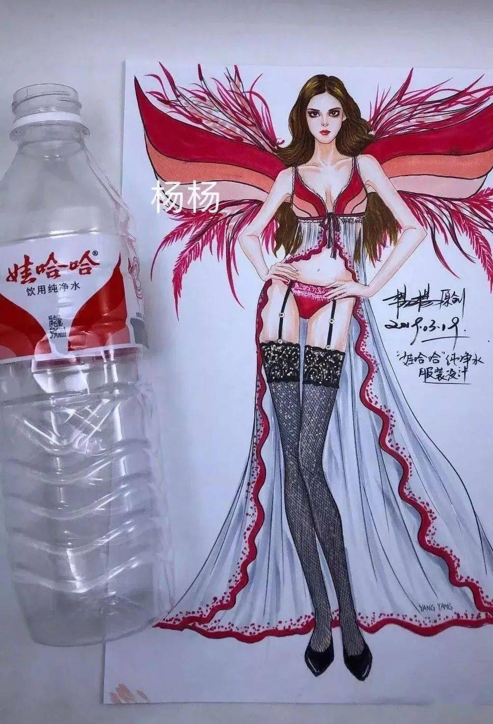 设计 这个90后姑娘用饮料瓶设计时装，太好看了吧！