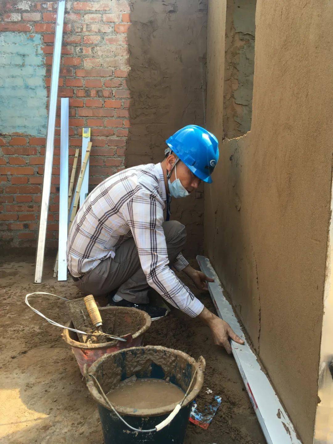 来自全省各地11支队伍,138名农村建筑工匠,同场开展砌筑工,抹灰工,古