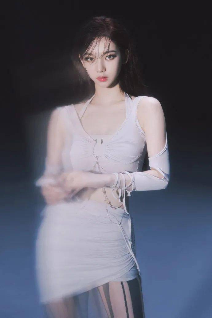 全网全网都在吹的AI脸美女，和Jennie“撞款”的颜值秘诀是什么？