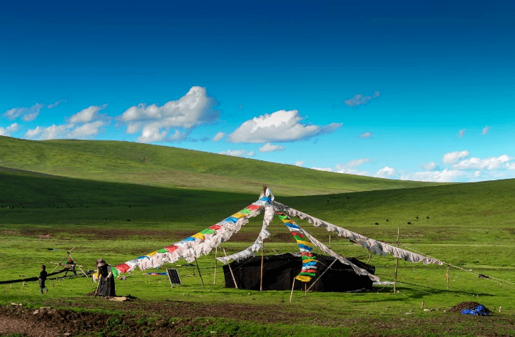 称多县清水河镇已连续六年举行"中华祖山巴颜喀拉山水文化旅游节暨公