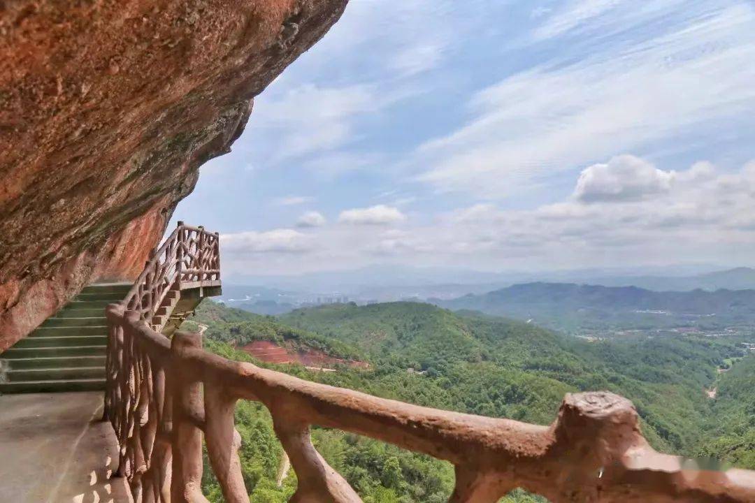 金龙自组梅州新地标威尼斯小镇广东梵净山平远南台山卧佛一天游超值