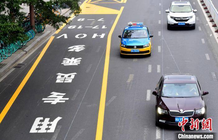 福州治堵引导低碳出行多乘员车辆专用车道亮相