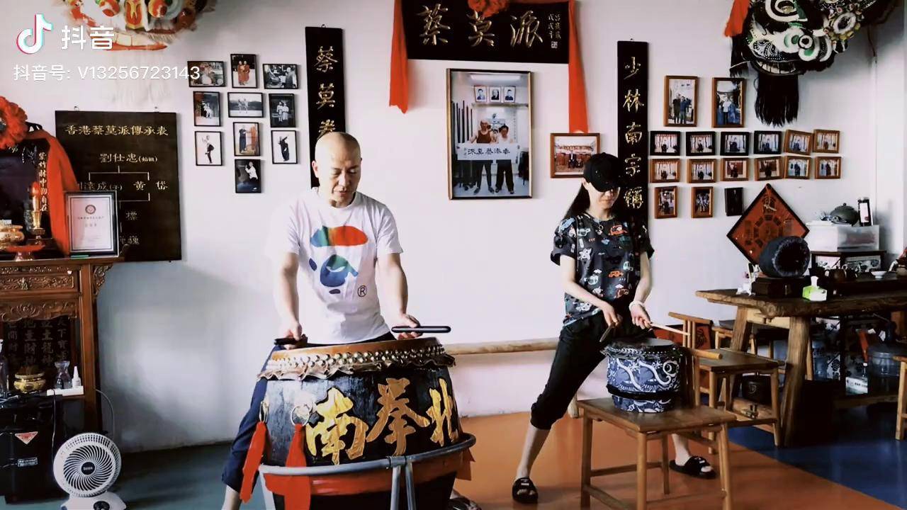 功夫鼓用来配合功夫表演振奋人心相得益彰南拳北传我们在山东干这行