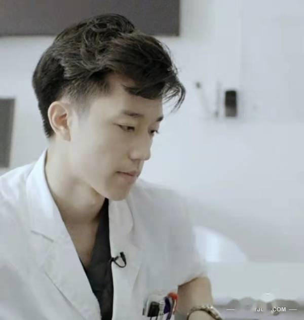 校园小说男主从此有了脸…