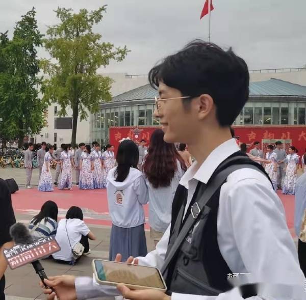 校园小说男主从此有了脸…