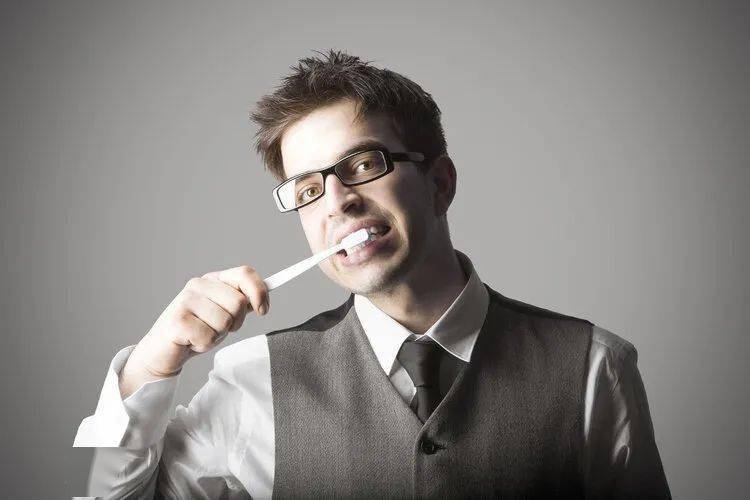 因为|先刷牙还是先吃早餐？看完你就知道了！