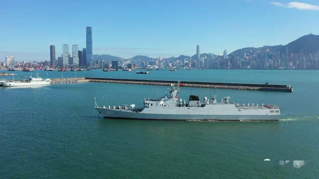 荣耀荆门舰巡防香江履行香港防务使命