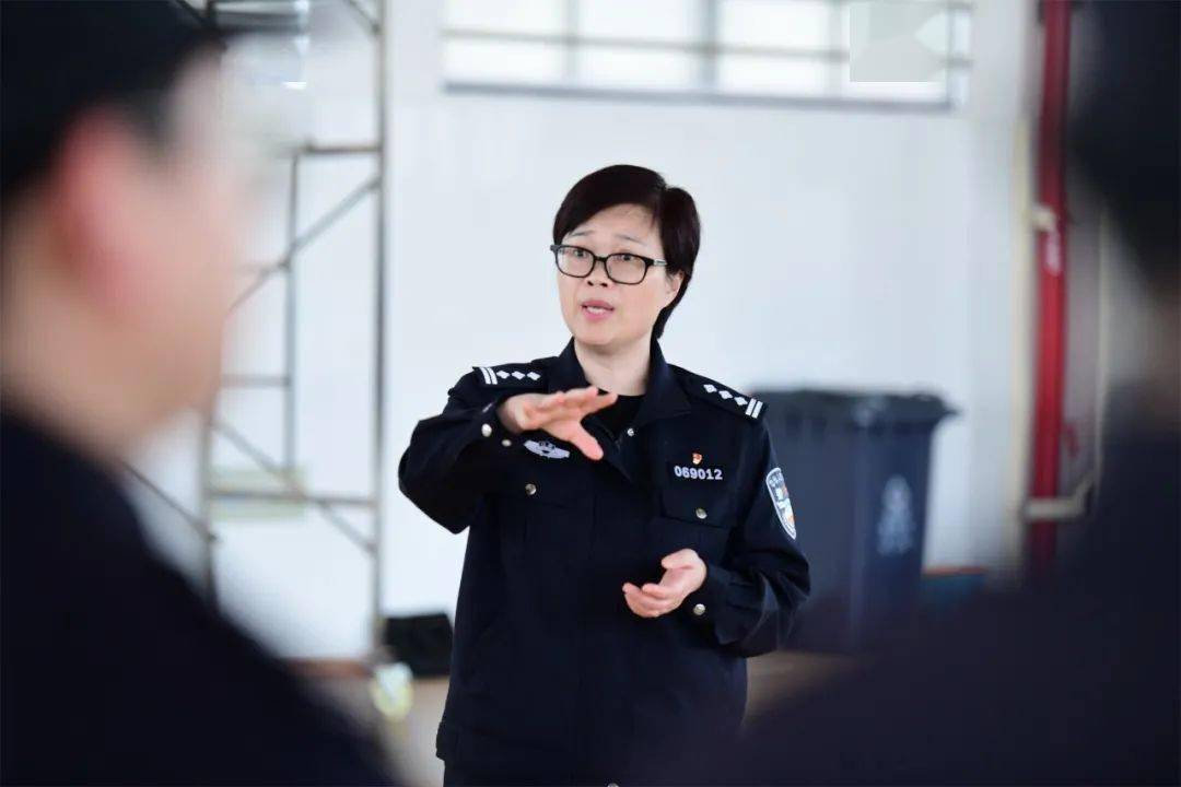 潘海华用情怀做好民警娘家人