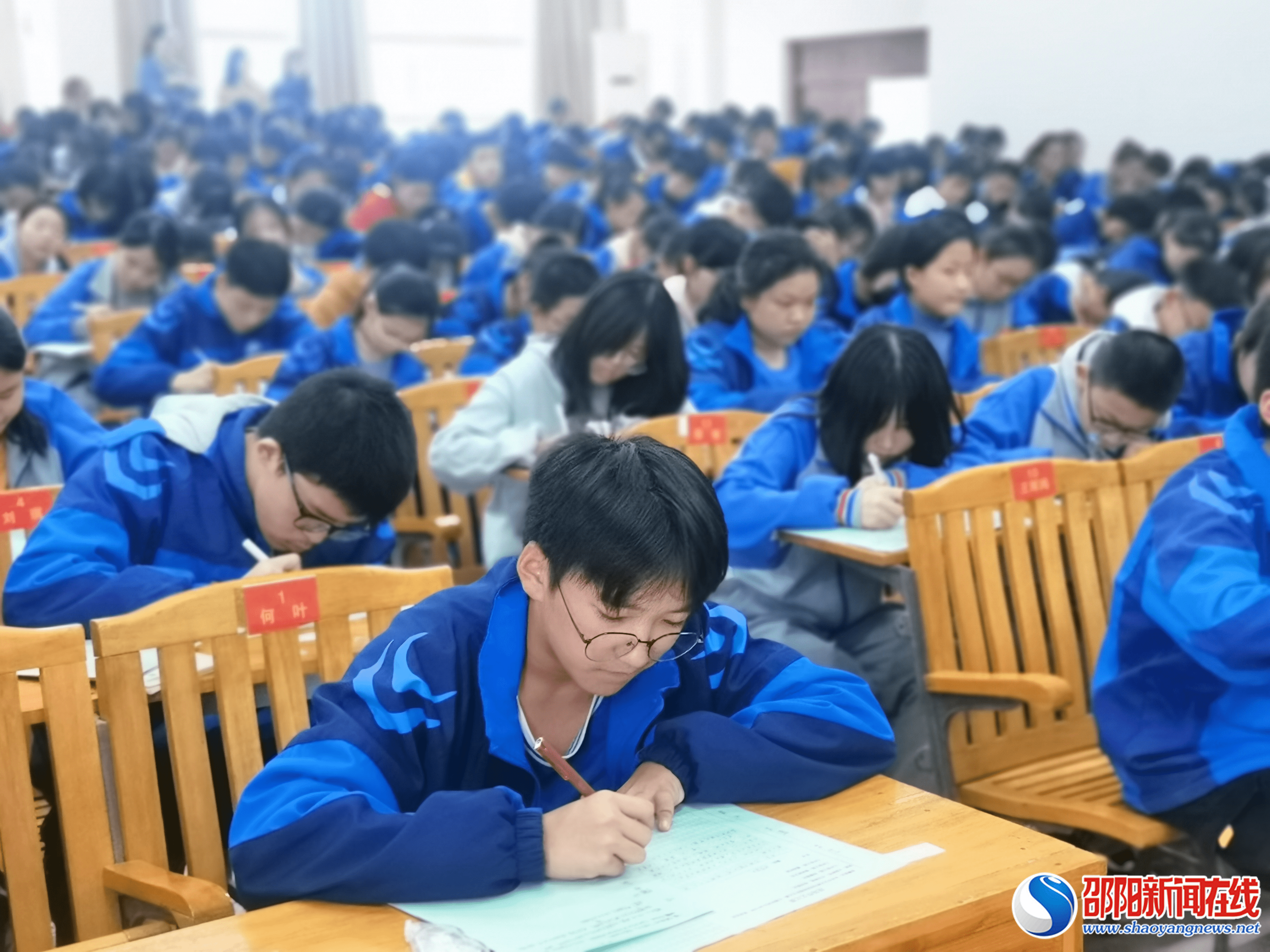 班级|新邵县新航中学举办2021年下半年“梦想?想梦”主题现场作文大赛